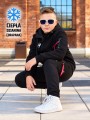 Chłopiec-w-czarnym-dresie-na-tle-cegieł.jpg